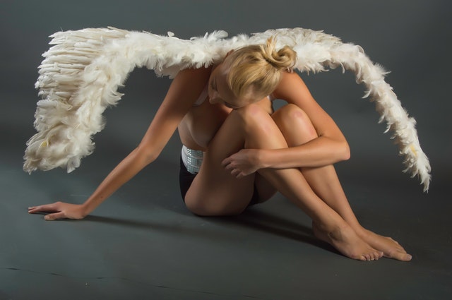 Žena s krídlami, model